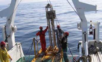 Identification the areas which would allow the extraction of marine aggregates both in an environmental responsible way and taking into account the technical constraints